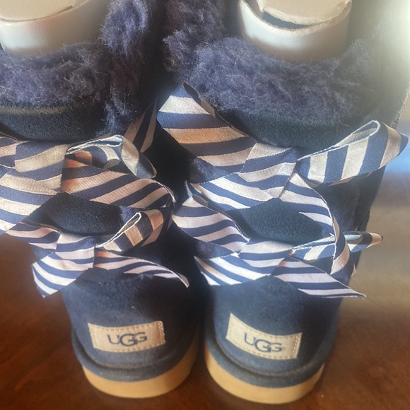 - 🦊 Ugg navy blue and box. Navy with striped bows. Pic show all minor mark… - Picture 8 of 16